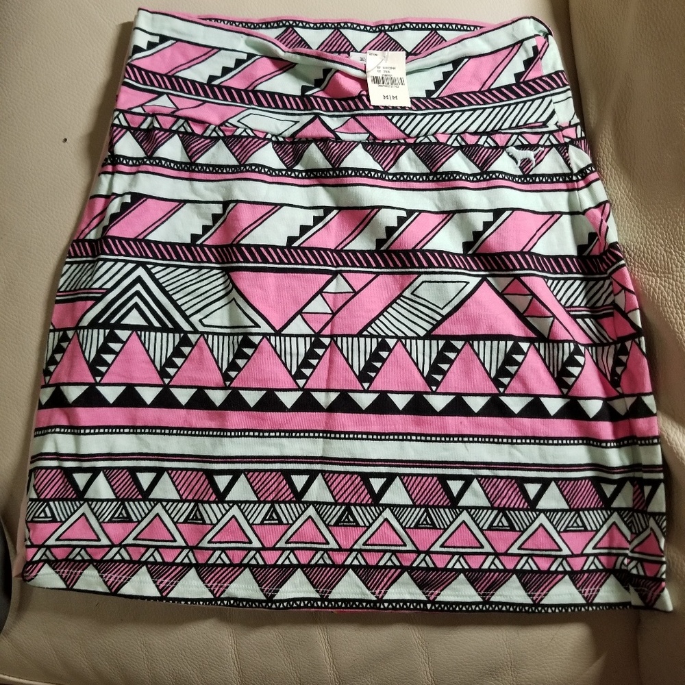 🆕️ FIRM! Aztec vs pink mini skirt